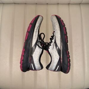 Brooks Trace Running Shoes Women’s Size 10 Black White Pink Athletic Sneakers